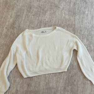 Hollister Women's Cream Crew Neck Sweater